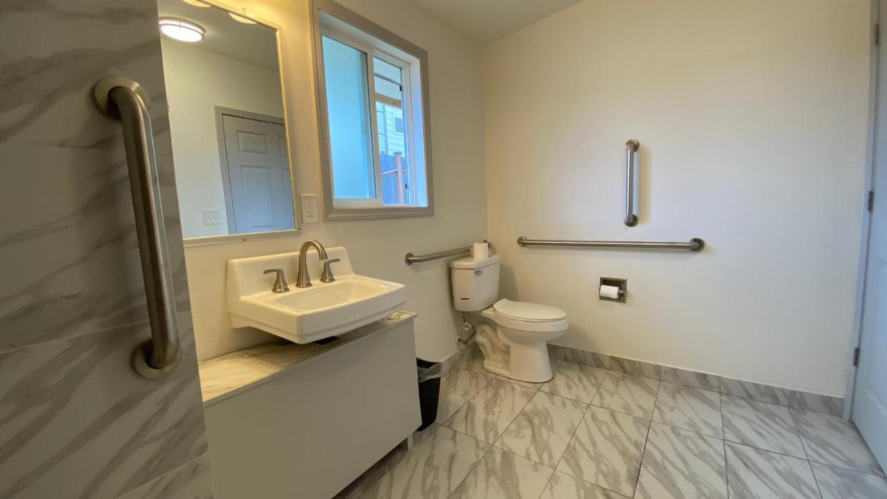 Golden Kent Motel Екстер'єр фото