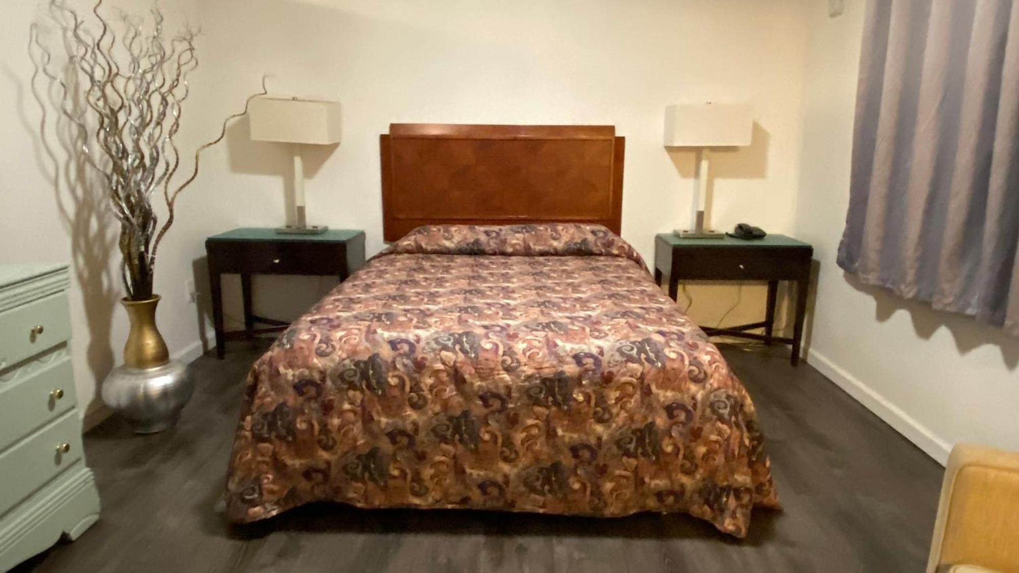 Golden Kent Motel Екстер'єр фото